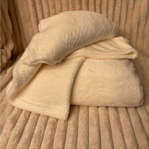 Luxurious Cream Blanket NEW